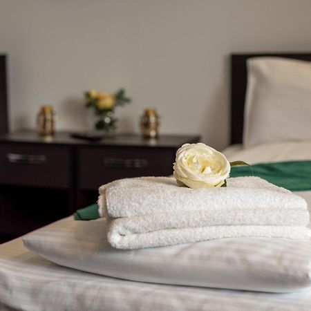 Escala Rooms Ghimbav Buitenkant foto