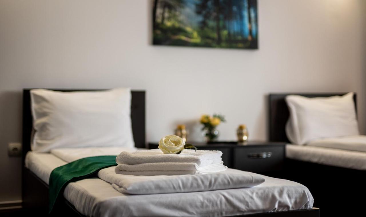 Escala Rooms Ghimbav Buitenkant foto
