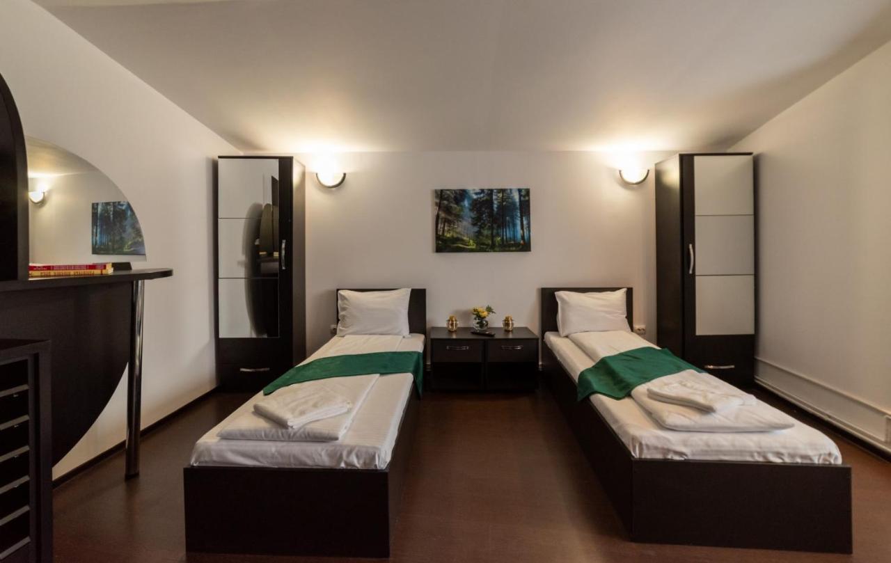 Escala Rooms Ghimbav Buitenkant foto