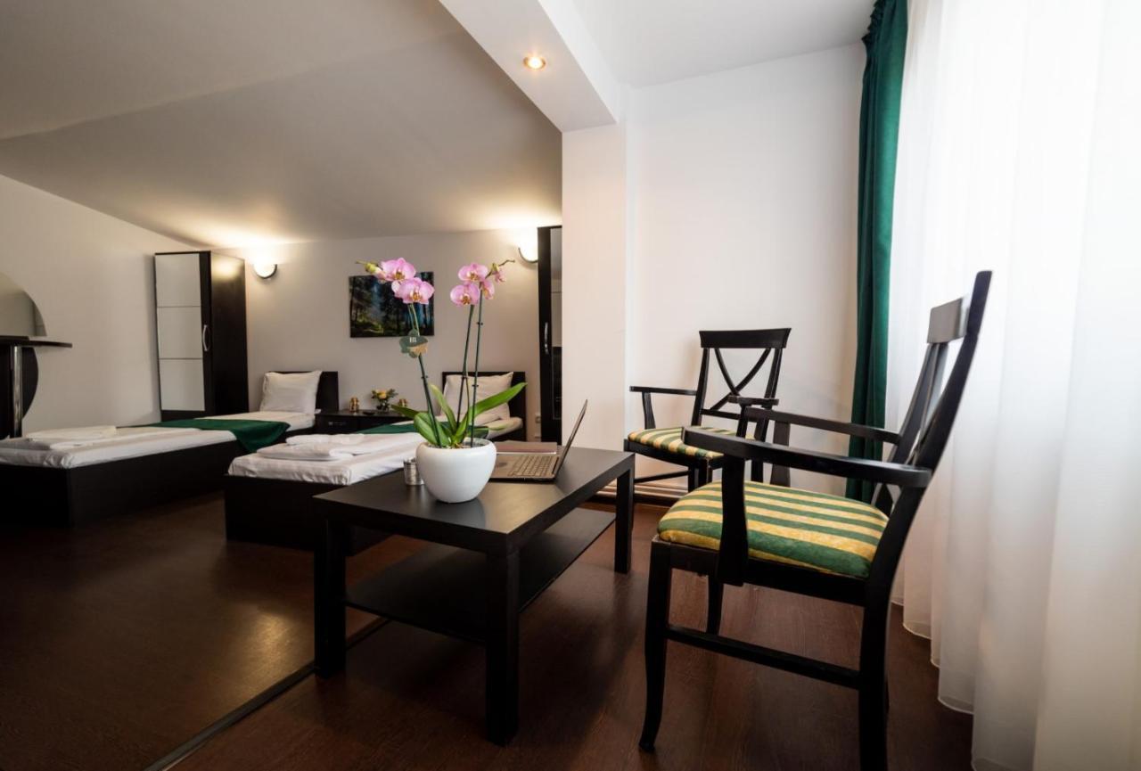 Escala Rooms Ghimbav Buitenkant foto