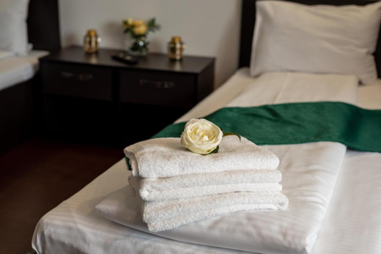 Escala Rooms Ghimbav Buitenkant foto