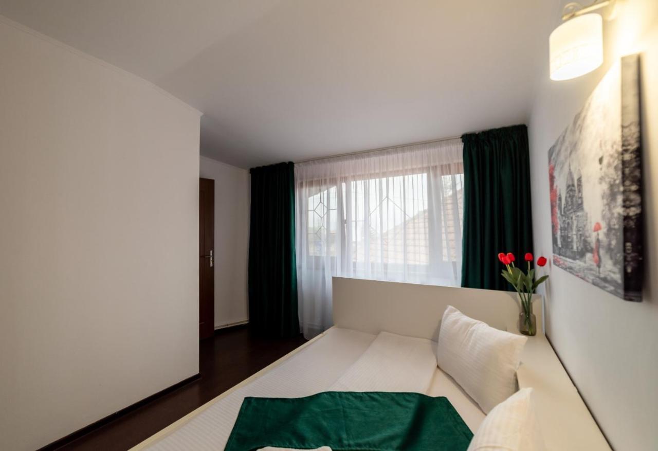 Escala Rooms Ghimbav Buitenkant foto