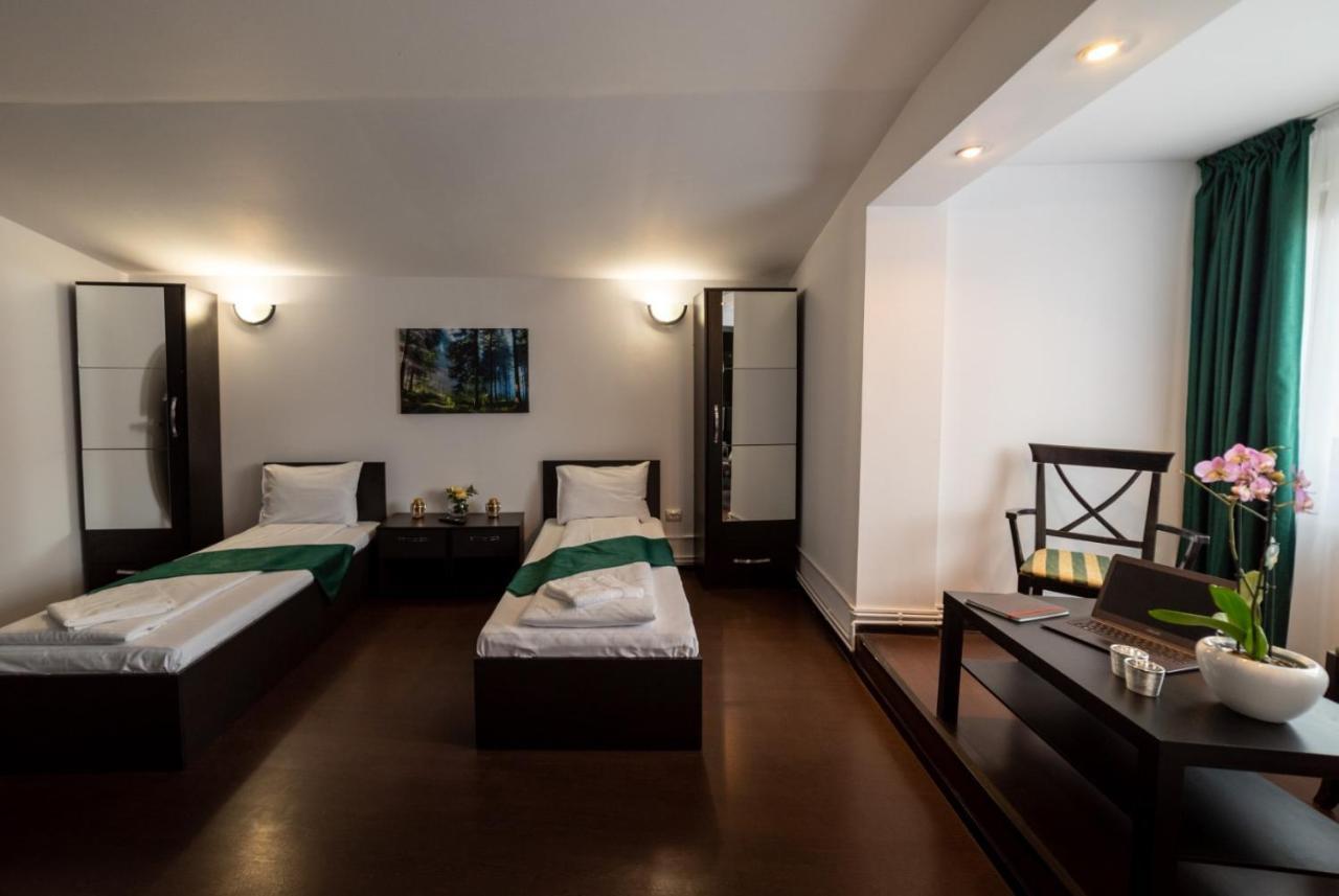 Escala Rooms Ghimbav Buitenkant foto