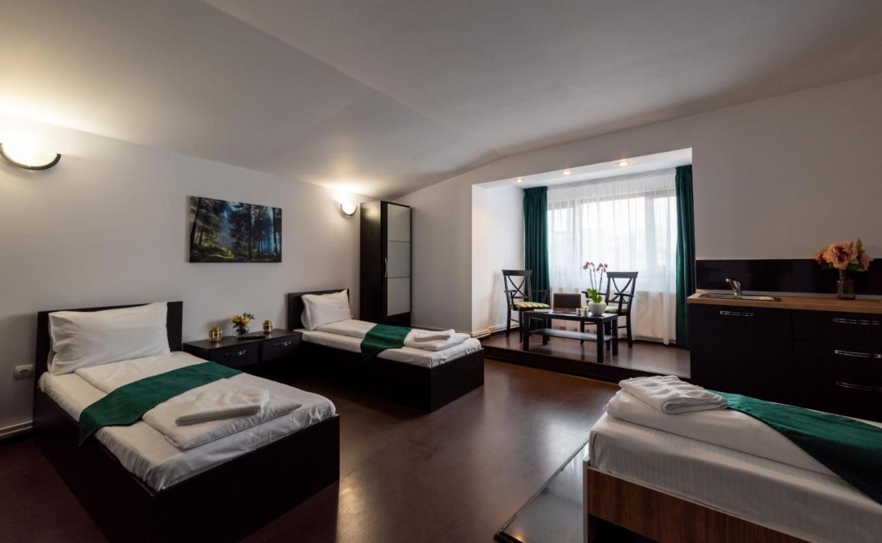 Escala Rooms Ghimbav Buitenkant foto