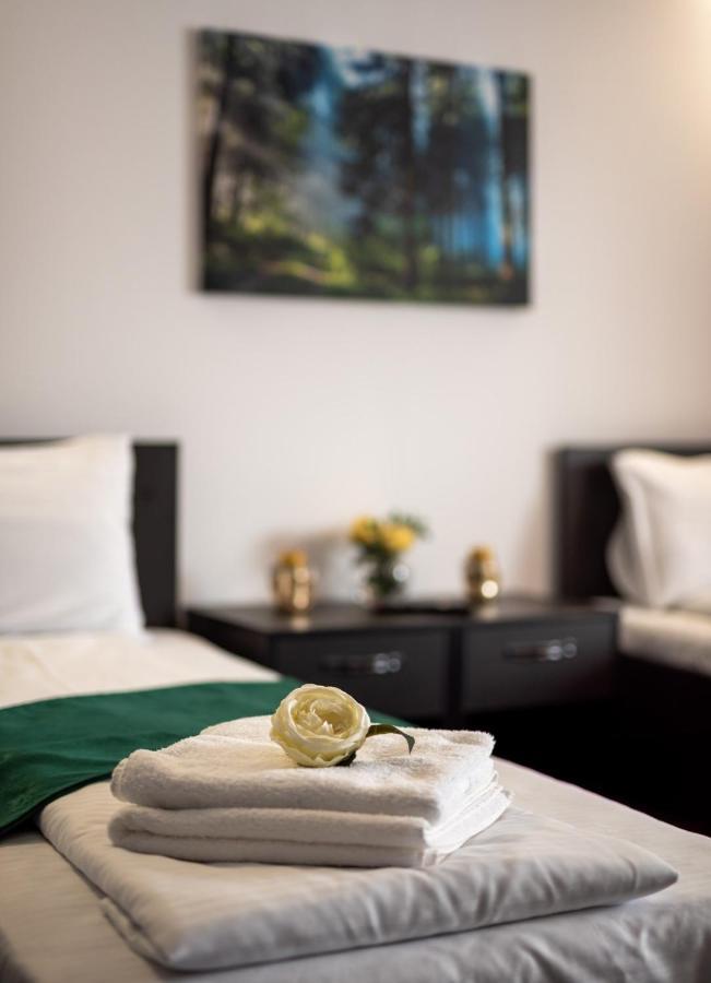 Escala Rooms Ghimbav Buitenkant foto
