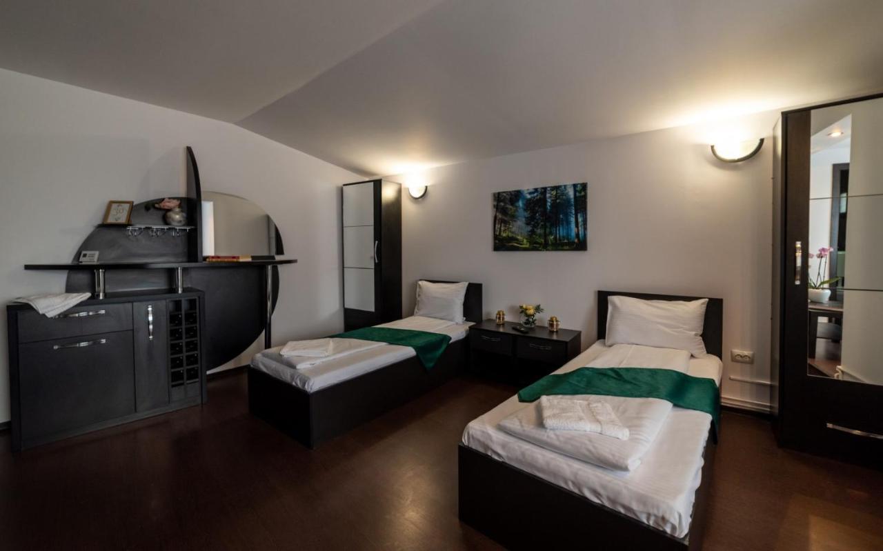 Escala Rooms Ghimbav Buitenkant foto