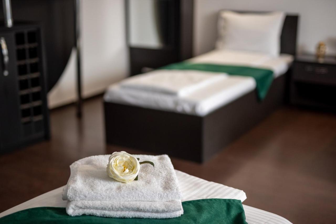 Escala Rooms Ghimbav Buitenkant foto