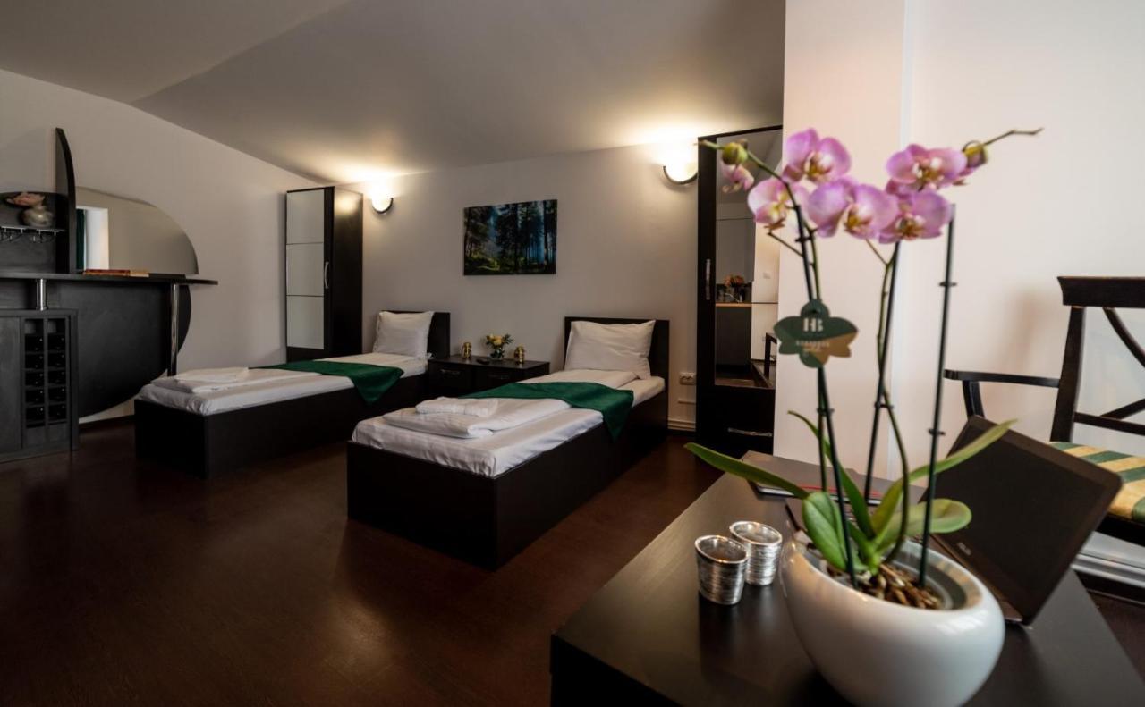 Escala Rooms Ghimbav Buitenkant foto