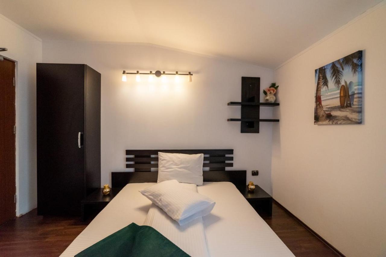 Escala Rooms Ghimbav Buitenkant foto