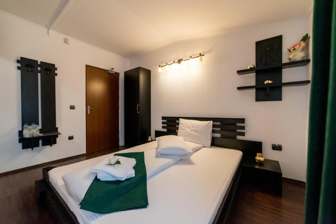 Escala Rooms Ghimbav Buitenkant foto