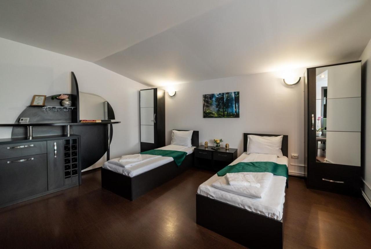 Escala Rooms Ghimbav Buitenkant foto