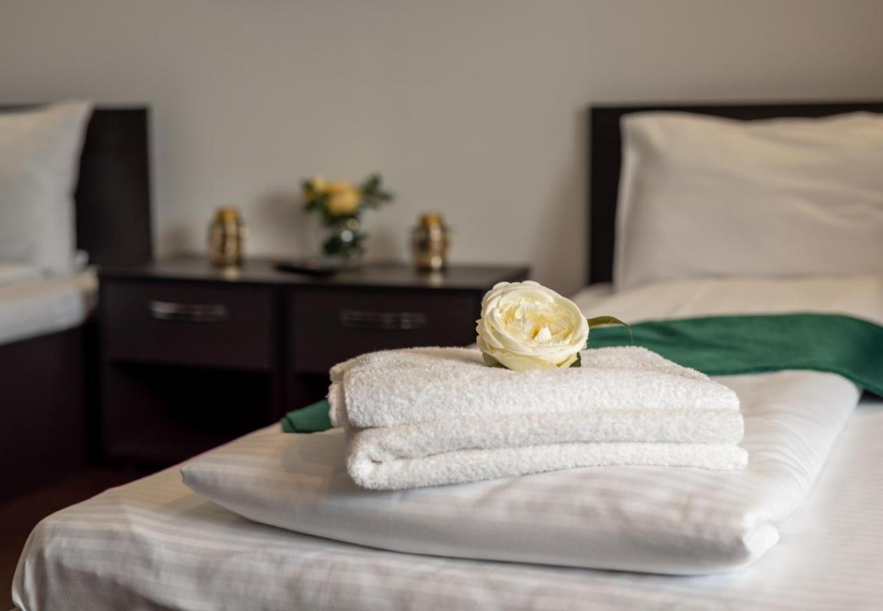 Escala Rooms Ghimbav Buitenkant foto