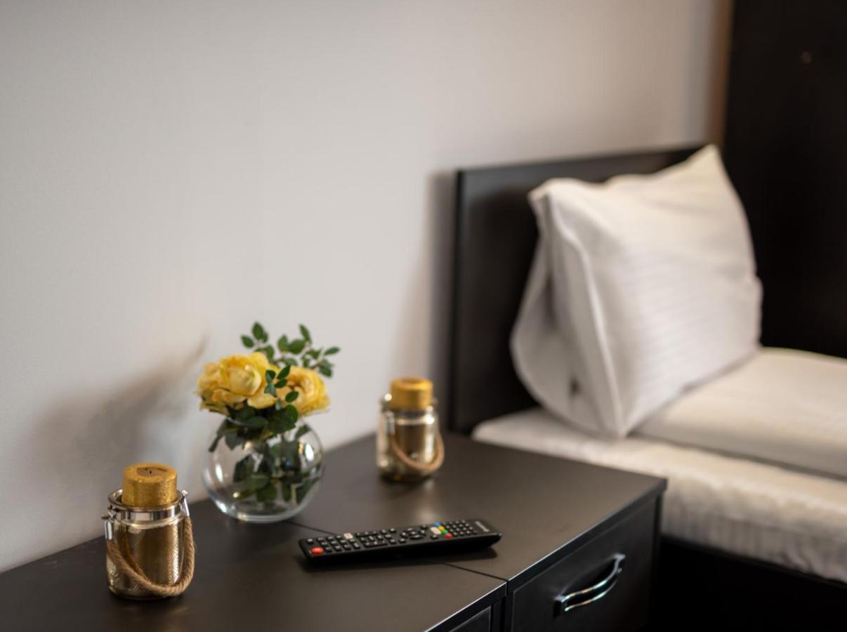Escala Rooms Ghimbav Buitenkant foto