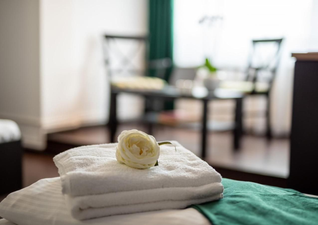 Escala Rooms Ghimbav Buitenkant foto