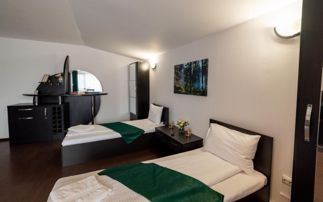 Escala Rooms Ghimbav Buitenkant foto