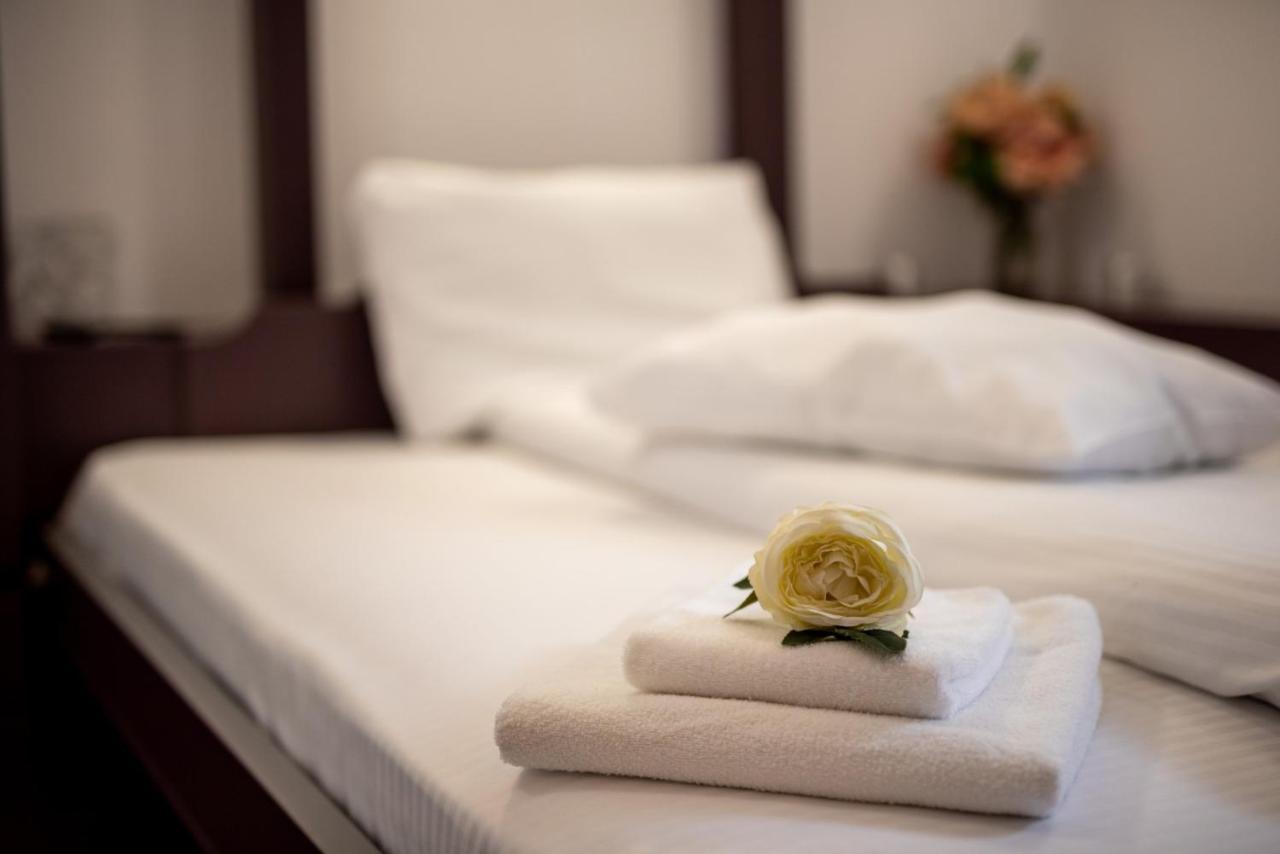 Escala Rooms Ghimbav Buitenkant foto