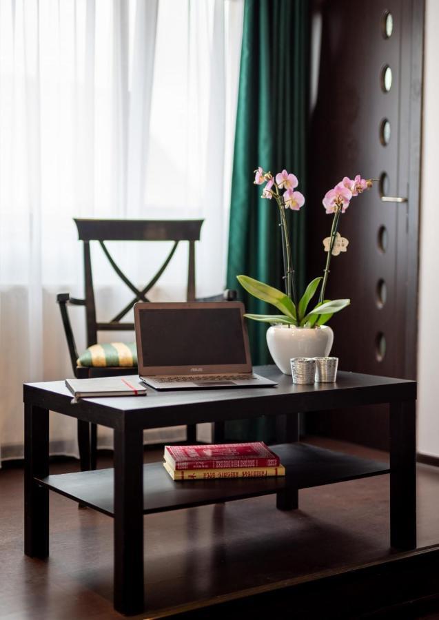 Escala Rooms Ghimbav Buitenkant foto