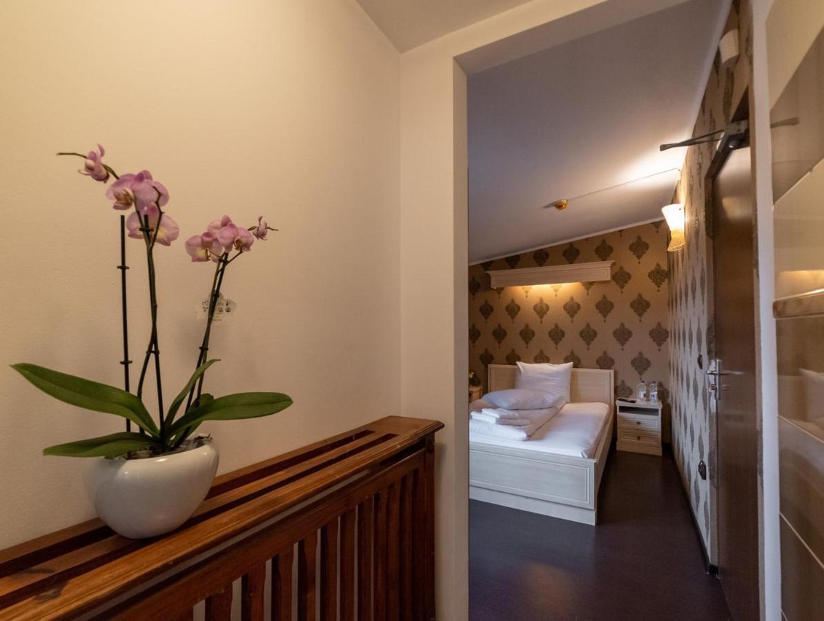 Escala Rooms Ghimbav Buitenkant foto