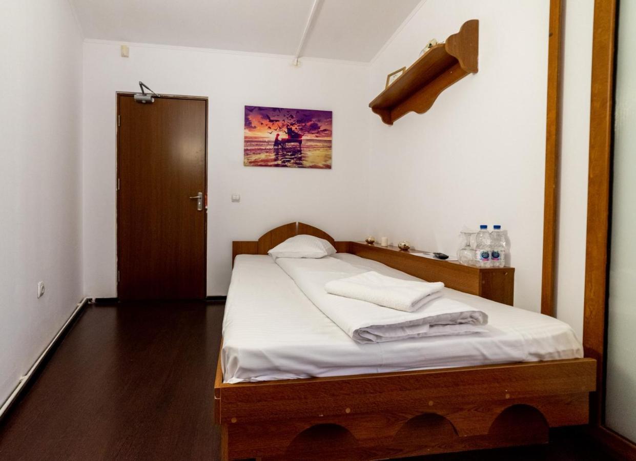 Escala Rooms Ghimbav Buitenkant foto