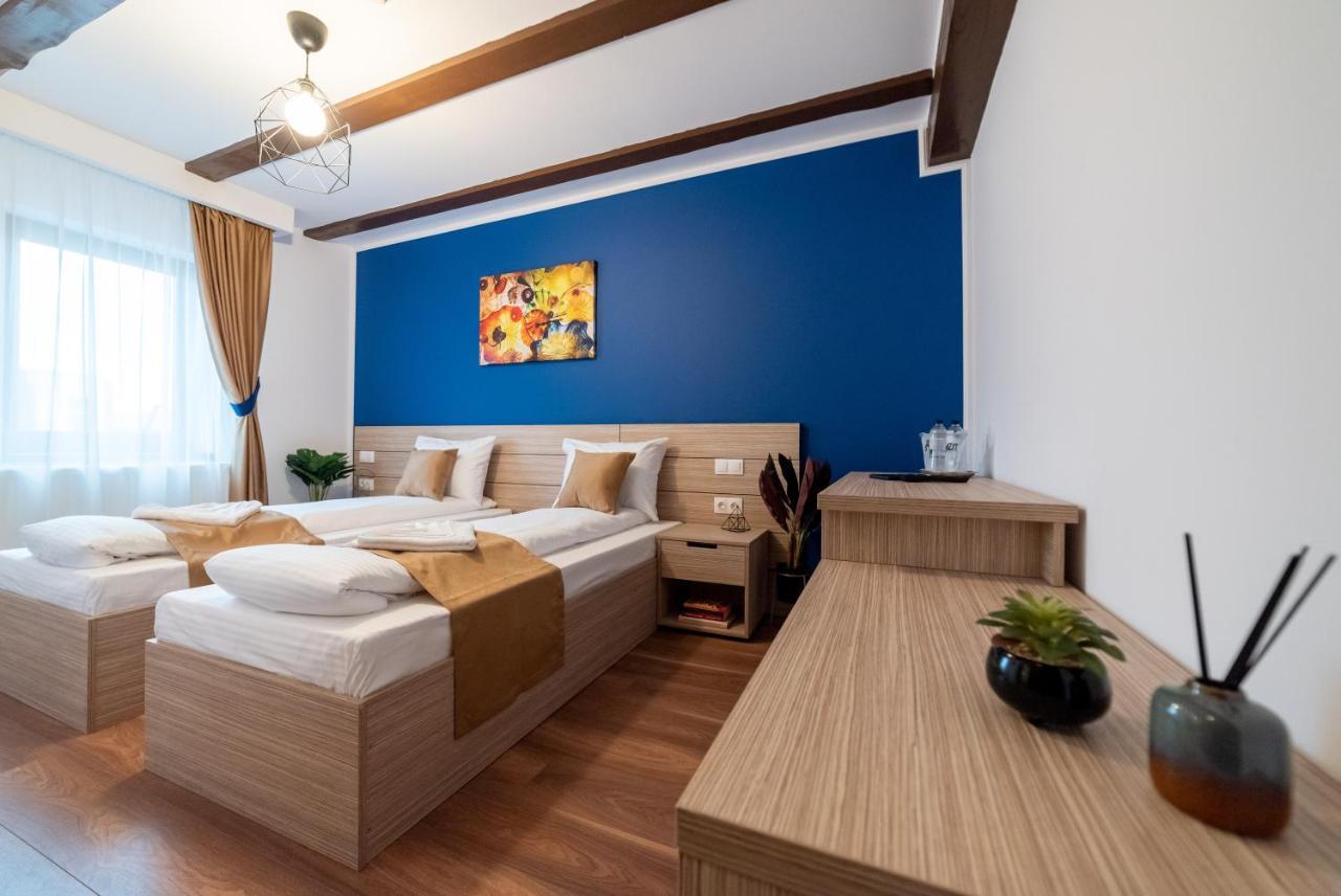 Escala Rooms Ghimbav Buitenkant foto