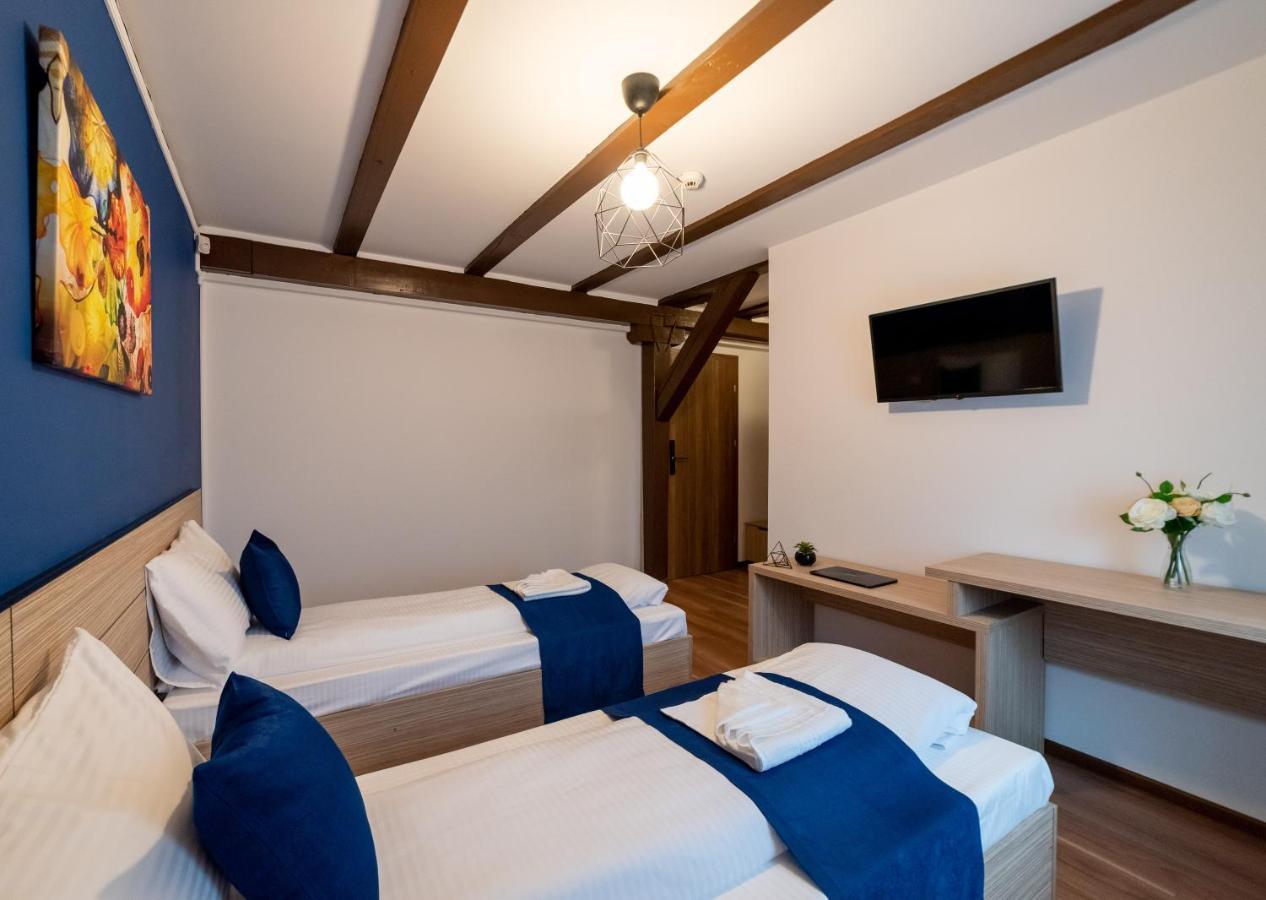 Escala Rooms Ghimbav Buitenkant foto