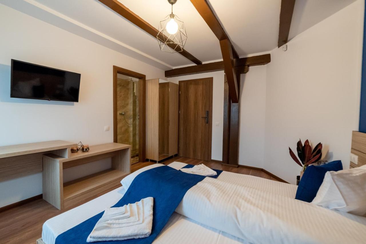 Escala Rooms Ghimbav Buitenkant foto