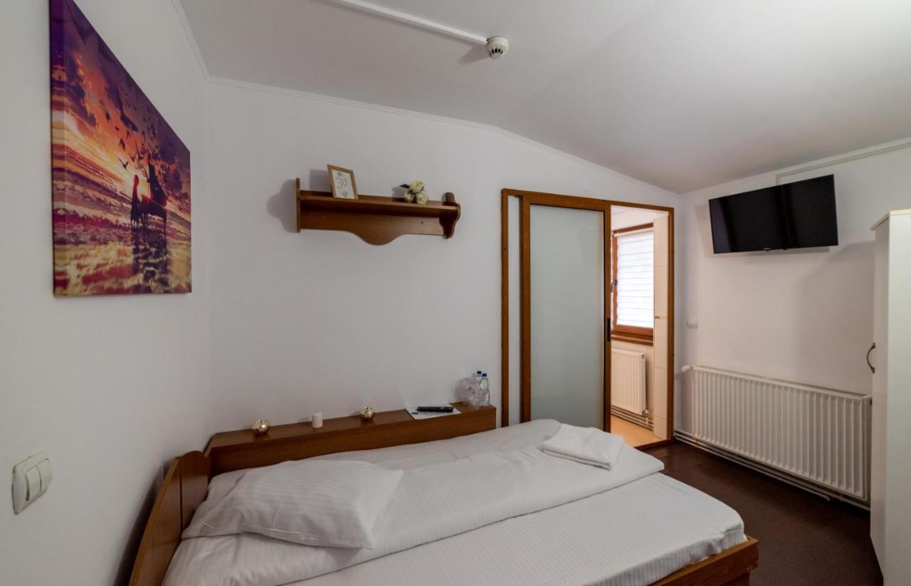 Escala Rooms Ghimbav Buitenkant foto