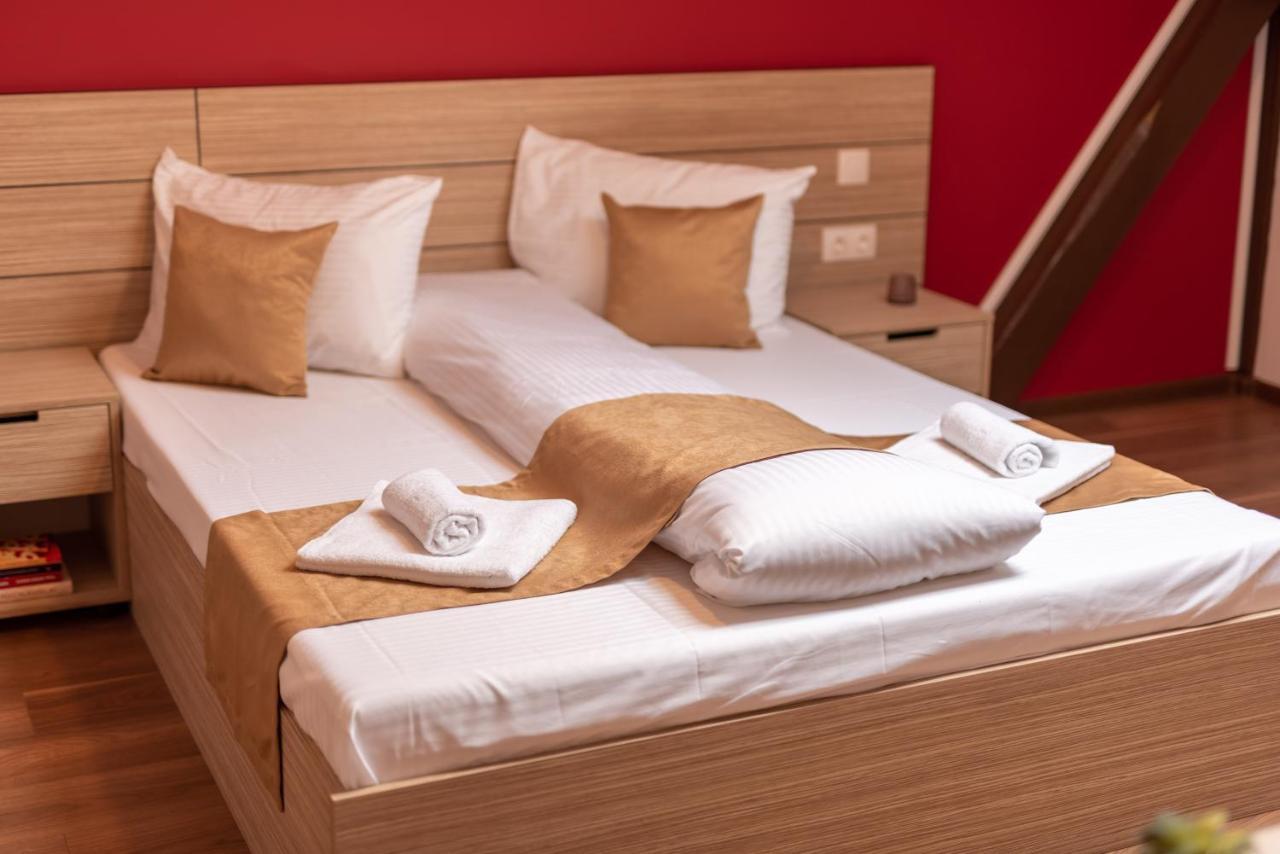 Escala Rooms Ghimbav Buitenkant foto