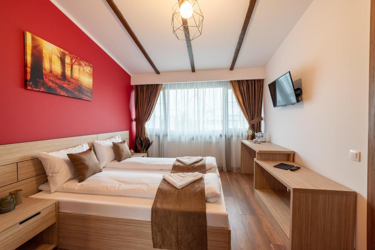 Escala Rooms Ghimbav Buitenkant foto