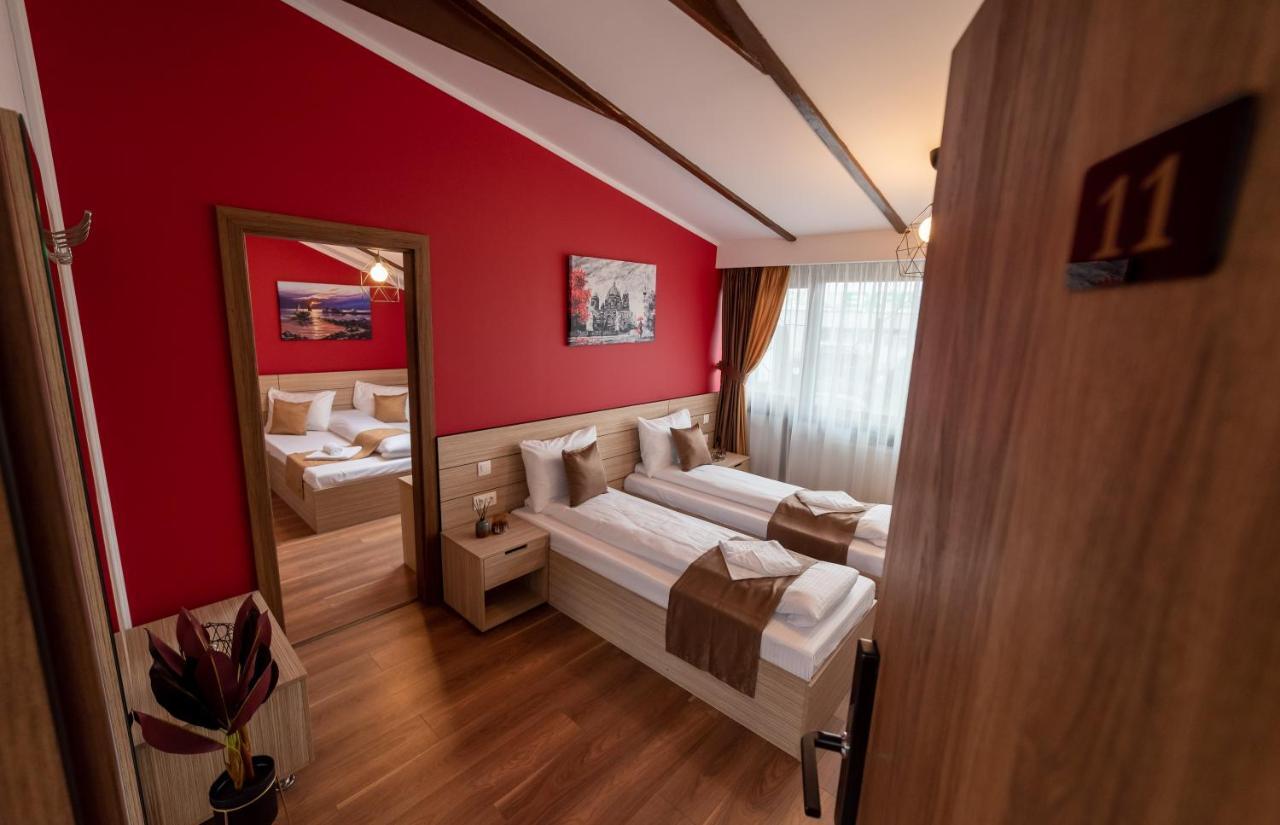Escala Rooms Ghimbav Buitenkant foto