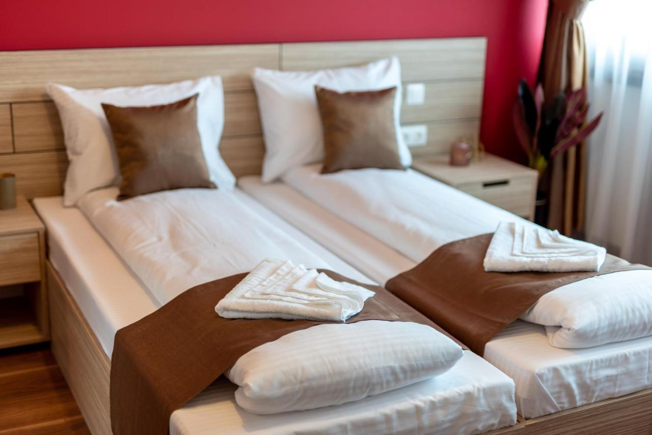 Escala Rooms Ghimbav Buitenkant foto