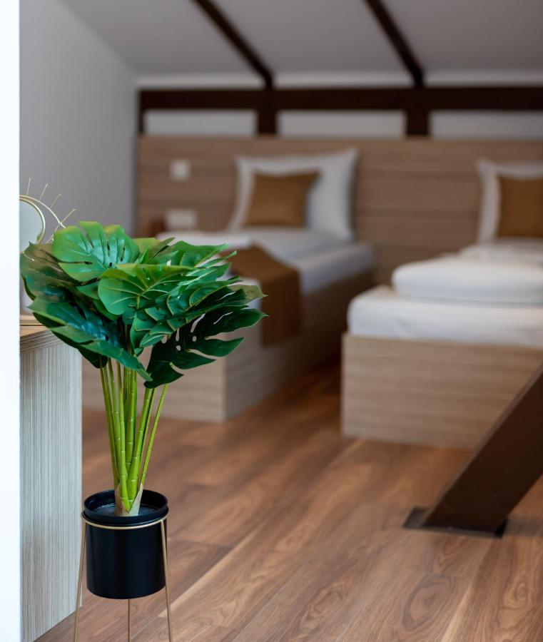 Escala Rooms Ghimbav Buitenkant foto