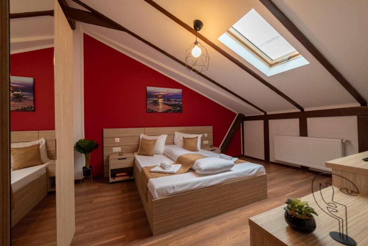 Escala Rooms Ghimbav Buitenkant foto
